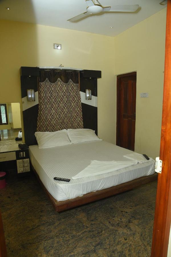 Thiruchendur Stayz Vairavel Residency Tiruchchendūr Exterior foto