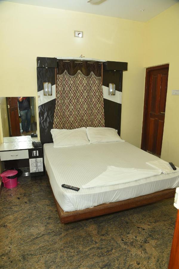 Thiruchendur Stayz Vairavel Residency Tiruchchendūr Exterior foto