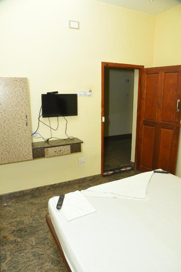 Thiruchendur Stayz Vairavel Residency Tiruchchendūr Exterior foto